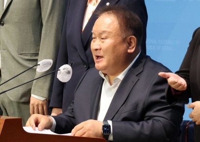이상민 "나를 반겨주는 곳으로 갈 것"…조정훈 "비싸게 모셔와야"