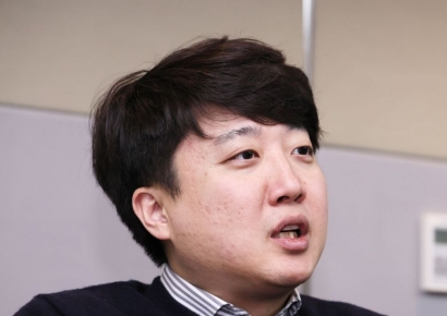 이준석 "40살 먹은 당대표에 준석이? 어디서 배워먹었나"