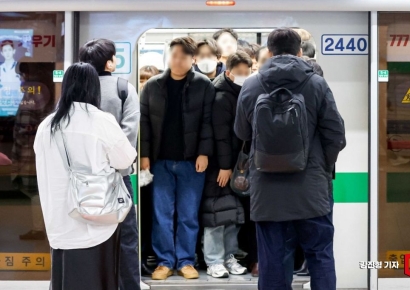 스크린도어에 사람 끼였는데 출발한 열차…"이제 죽겠구나 생각"