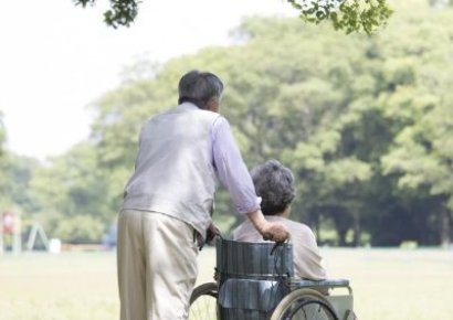 "노인 10%가 걸리는데, 안 숨겨요"…경증부터 보장하는 '치매보험'[보험사, 시니어 공략]③