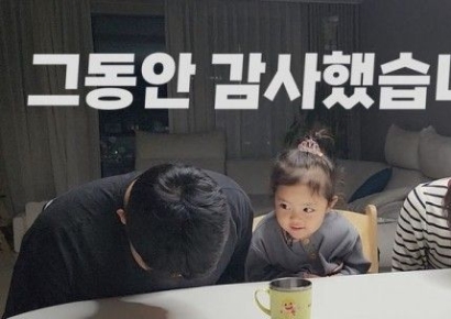 "아이가 카메라 의식" 충격…월1500만원 수익 유튜버 은퇴