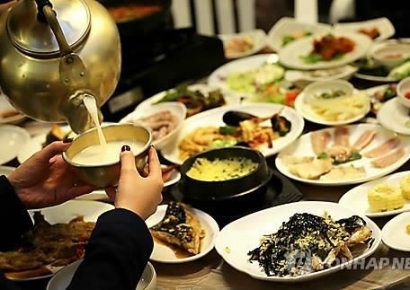 '바가지 그렇게 경고했건만'…전주 막걸리 골목 폐업 '칼바람'