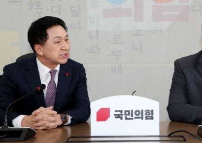 [포토] 김기현, 인요한에 "지도부의 혁신의지 믿고 맡겨달라"