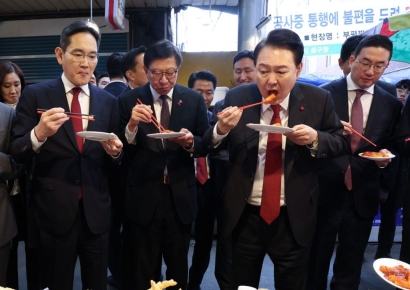 김남국 "尹대통령, 바쁜 재벌 총수들 부산 떡볶이 먹방에 동원"