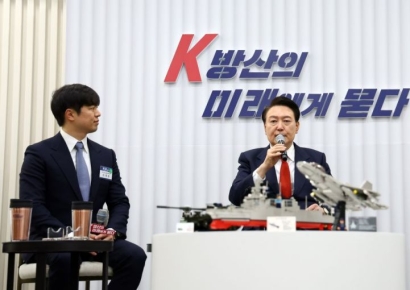 尹, 네덜란드 찾아 '반도체' 동맹 강화… 이재용·최태원과 ASML 찾는다(종합)