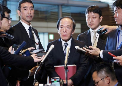 블룸버그 "日 마이너스금리 철폐확률 49%"…엔달러환율 140엔대 급등