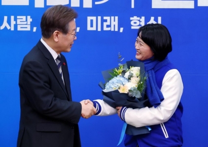[포토] 민주당 인재 영입 1호에 박지혜 변호사