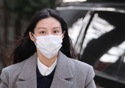 조국 딸 조민, 뷰티 사업 대박…"일부 품절, 내년 돼야 재입고"