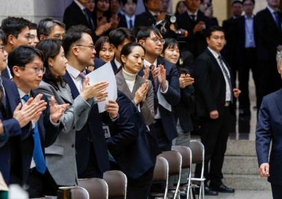 [포토]취임식장 들어서는 조희대 대법원장