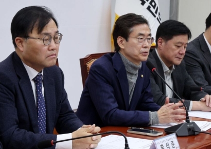 [포토] 모두발언하는 조경태 뉴시티 특별위원장
