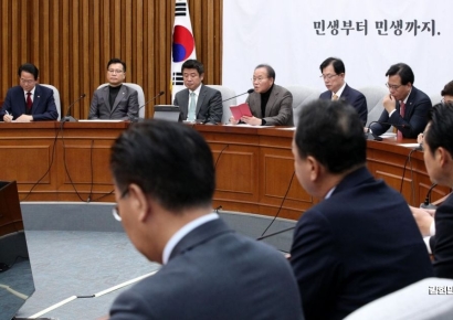 [포토] 원내대책회의 주재하는 윤재옥