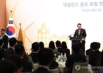 공군 1호기서 '반도체 회의' 주재한 尹…"동맹으로 관계 격상"(종합)