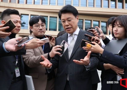 예일대 정신과 교수, 장제원 사망에 5년 전 '박원순 사건' 글 재공유