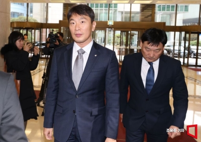 [포토]간담회 참석하는 이복현 금감원장