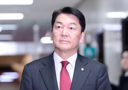 의사 출신 안철수 "두고 볼 수 없어…히포크라테스 선서로 돌아가자"
