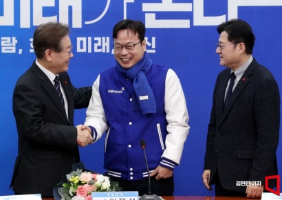 [포토] 민주당, 총선 '인재 2호' 엔씨소프트 출신 이재성 씨 영입