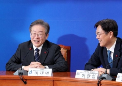 [포토] 이재명 대표와 만난 대통령 참모들