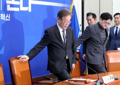 [포토] 최고위원회의 참석한 이재명-홍익표