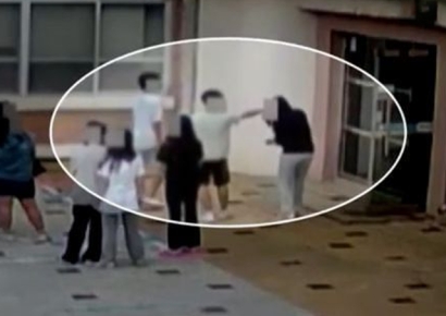 "딸이 18명 보는 앞에서 맞았다"…천안 초등학교 집단폭행 폭로