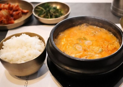 매일 혼밥하는 65세 이상 노인, 더 빨리 늙는다