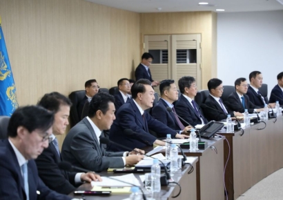 北 미사일 도발에 尹 "즉시·압도적 대응… 한미 연합방위태세 굳건히"