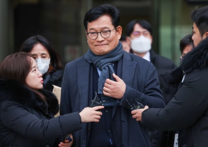 與 "반성 없는 일관된 태도… 송영길 내외 부창부수"