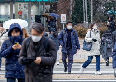 [포토]약한 눈 날리는 서울