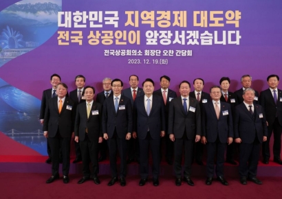 尹 "빚 내서 돈 쓰자는 주장, 시장 망친다"…건전재정 기조 재확인