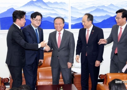 [포토] 여야, 2024년 예산안 합의…21일 본회의 처리