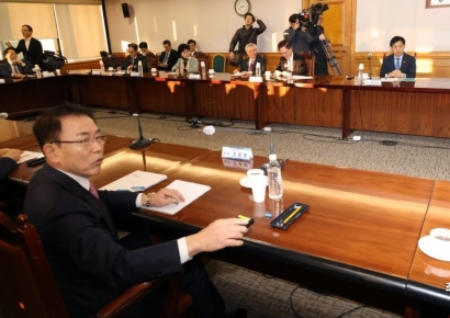[포토]민생금융 지원 밝히는 조용병 은행연합회장