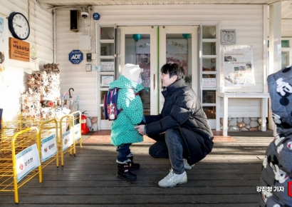 육아휴직자 3명 중 1명은 아빠…5년새 2.5배로 '껑충'