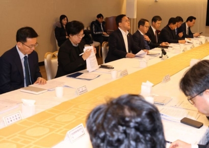 [포토]물가관계차관회의 주재하는 김병환 차관
