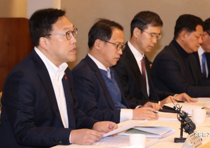 [포토]경제현안에 대해 발언하는 김병환 차관