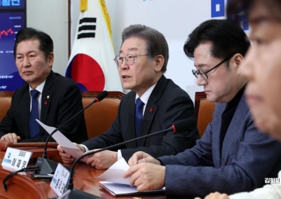 [포토] 이재명 대표 "경제 어려운데 尹 대통령 자화자찬"