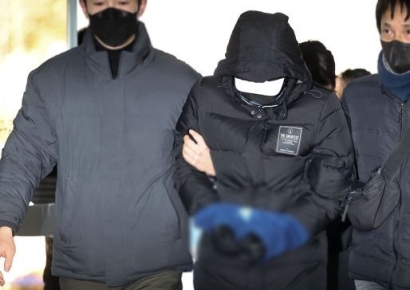 경복궁 낙서 지시한 이팀장, 월급 1천만원 취업 제안