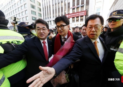 [포토]비대위원장 취임식 참석한 한동훈 위원장