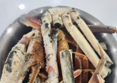 곰팡이 핀 대게 판매했나…노량진 상인 결국 영업 중단