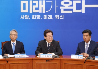 민주, '文 국정원' 출신 박선원 영입…"친일 퍼주기 그만"