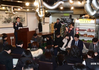 [포토]이준석 전 대표, 탈당 기자회견 음식점 선택한 까닭은?