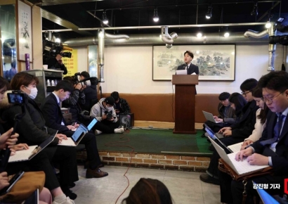 [포토]이준석 전 대표, 갈비집 기자회견