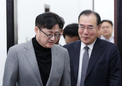 [포토] 정책조정회의 참석하는 홍익표 원내대표