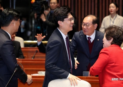 [포토] 조정훈, 국민의힘 의원총회 첫 참석