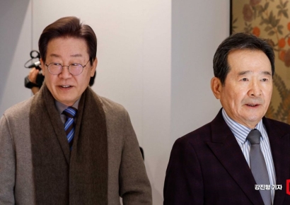 [포토]회동장으로 들어서는 이재명 대표-정세균 전 총리