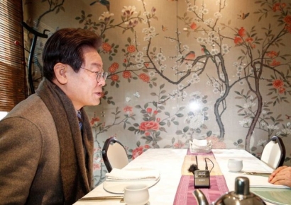 [포토]대화하는 이재명 대표-정세균 전 총리