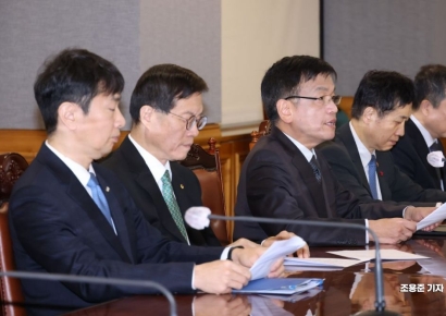 [포토]거시경제금융회의 주재하는 최상목 신임부총리