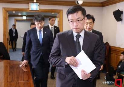[포토]거시경제금융회의 참석하는 신임 최상목 경제부총리