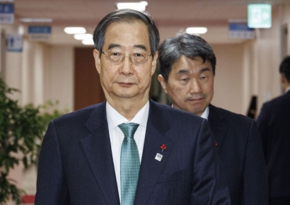 한덕수 총리 "치솟던 물가 안정…수출 중심 경기회복세 가시화"