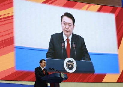 증시 개장식 찾은 尹, 동학개미 표심잡기