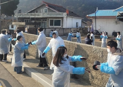 휴젤, 연말연시 맞이 '사랑의 연탄 나눔' 진행