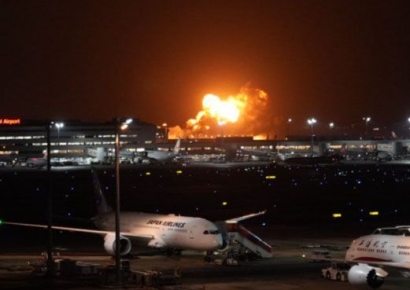 日 하네다 공항서 JAL 항공기 화재…"400명 탑승, 탈출 중"(상보)